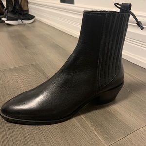 Zara size 8 women’s black leather ankle booties